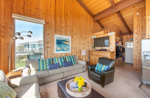 Dillon Beach House | Dillon Beach Cottage~VIEWS! Bluff-Top Home~Steps to Beach~Breaking Waves