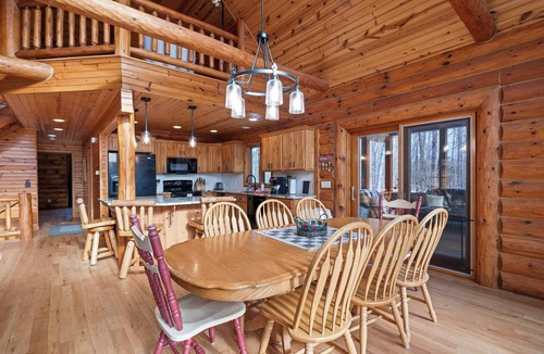 Fish Creek Cabin | Dog Friendly Cabin - sleeps 12