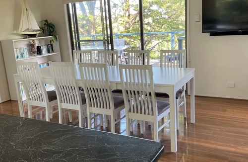 Smiths Beach House | Dolphin Cottage - Dog Friendly* Free WIFI Ocean Views. 5 min walk to beach!