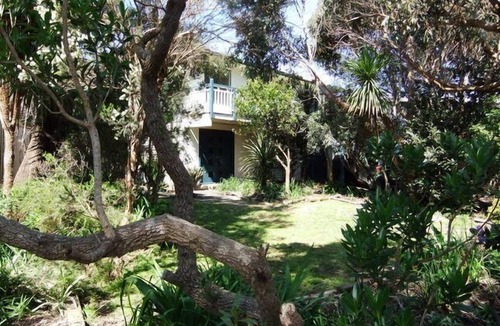 Smiths Beach House | Dolphin Cottage - Dog Friendly* Free WIFI Ocean Views. 5 min walk to beach!