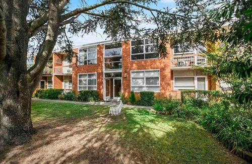 St. Kilda East Apartment | Domi Rentals - The Meadow Gardens