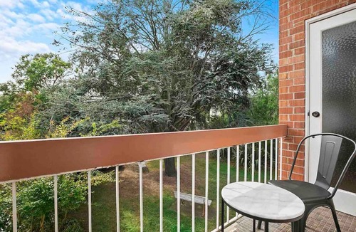 St. Kilda East Apartment | Domi Rentals - The Meadow Gardens