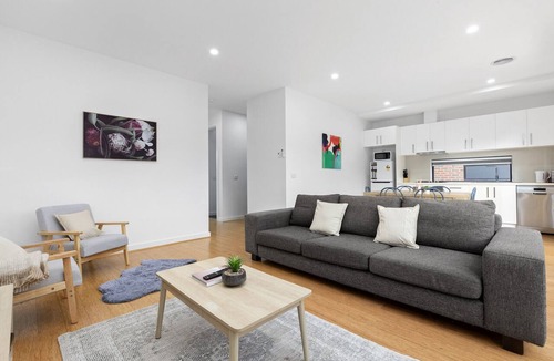 Clayton South Villa | Domi Rentals - The Wordsworth Residence