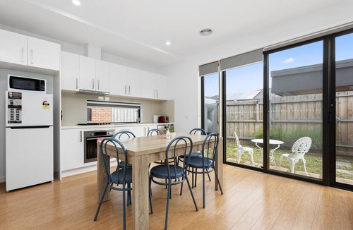 Clayton South Villa | Domi Rentals - The Wordsworth Residence