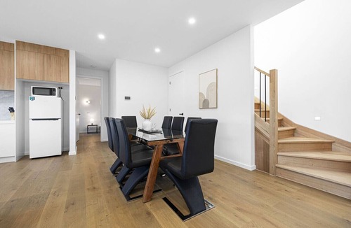 Oakleigh East Villa | Domi rentals - The Highland House