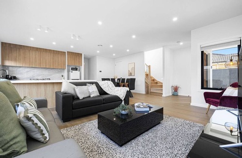Oakleigh East Villa | Domi rentals - The Highland House