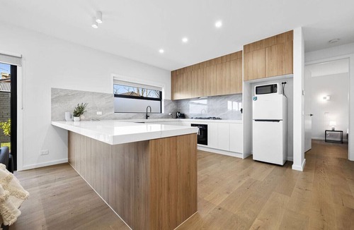Oakleigh East Villa | Domi rentals - The Highland House
