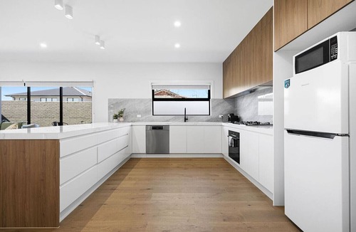 Oakleigh East Villa | Domi rentals - The Highland House