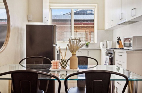Balaclava Apartment | Domi Rentals - The Carlisle Street Apartments
