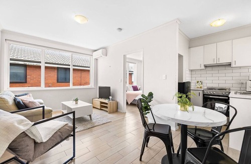 Balaclava Apartment | Domi Rentals - The Carlisle Apartments