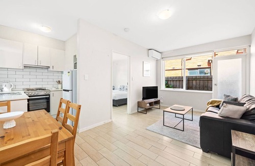 Balaclava Apartment | Domi Rentals - The Carlisle Apartments
