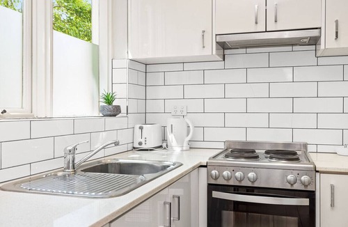 Balaclava Apartment | Domi Rentals - The Carlisle Apartments