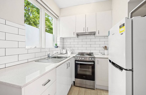 Balaclava Apartment | Domi Rentals - The Carlisle Apartments
