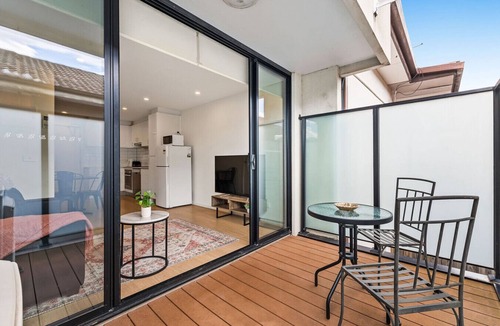 Balaclava Apartment | Domi Rentals - The Carlisle Apartments