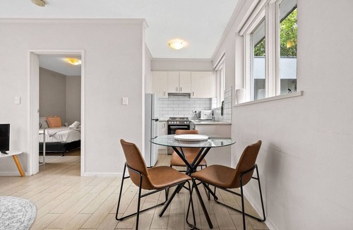 Balaclava Apartment | Domi Rentals - The Carlisle Apartments