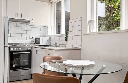 Balaclava Apartment | Domi Rentals - The Carlisle Apartments