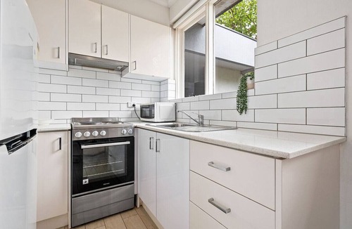 Balaclava Apartment | Domi Rentals - The Carlisle Apartments