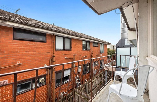 Balaclava Apartment | Domi Rentals - The Carlisle Apartments