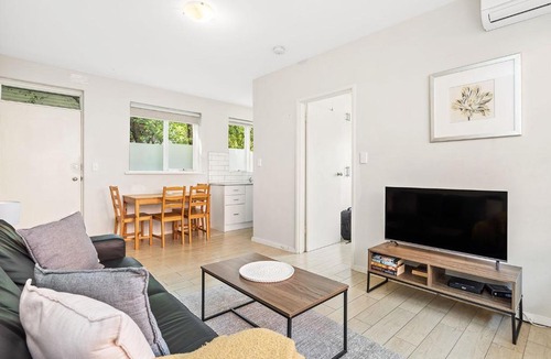 St. Kilda East Apartment | Domi Rentals - The Carlisle Apartments