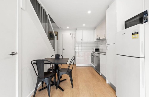 St. Kilda East Apartment | Domi Rentals - The Carlisle Apartments