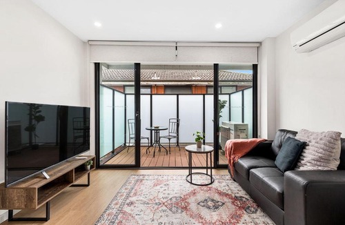 St. Kilda East Apartment | Domi Rentals - The Carlisle Apartments