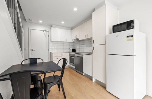 St. Kilda East Apartment | Domi Rentals - The Carlisle Apartments