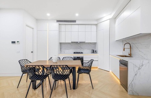 Cheltenham House | Domi Rentals - The Cheltenham Southland House