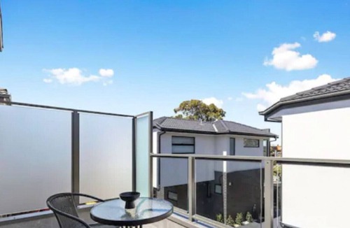 Moorabbin Villa | Domi Rentals - The Moorabbin Townhouse
