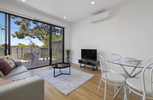 Moorabbin Villa | Domi Rentals - The Moorabbin Townhouse