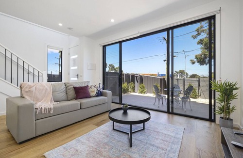 Moorabbin Villa | Domi Rentals - The Moorabbin Townhouse