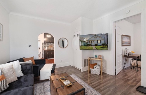 Rossford House | Downtown Rossford/Toledo Restored Arts&Crafts Home