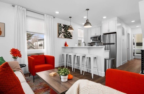 Traverse City Condo | Downtown TC Condo w/Rooftop + Walk to Beach