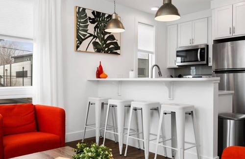 Traverse City Condo | Downtown TC Condo w/Rooftop + Walk to Beach