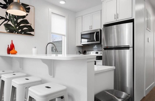 Traverse City Condo | Downtown TC Condo w/Rooftop + Walk to Beach