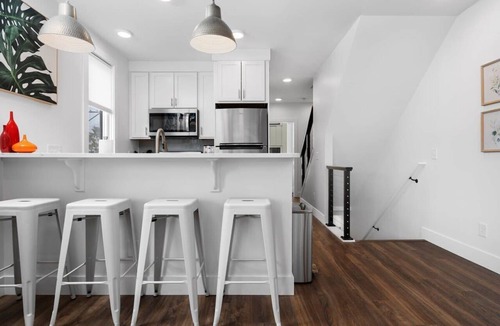 Traverse City Condo | Downtown TC Condo w/Rooftop + Walk to Beach