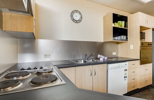 Jindabyne House | Dromaius 5 - 3BR Townhouse l Lake Views l Spa Bath l WiFi l BBQ