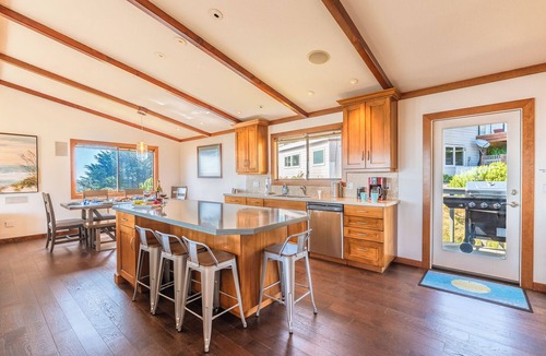 Dillon Beach House | Drop Anchor! Dillon Beach Retreat! Fun Game Room! HtTb~PupOK-Whale Watch