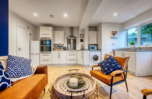 Dudley House | Dudley-5 beds-Contractors-parking-long stay!