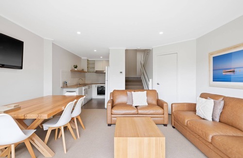 Cowes House | Dunsmore Lodge - sleeps 7