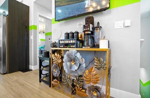 North Hollywood Apartment | E - 2 Homes - Sleeps 26 by Universal - Patio -Games - FIFA SoFi World Cup