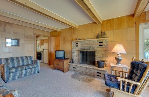 Eagle River Apartment | Eagle River Apartment w/Private Dock & Fire Pit!
