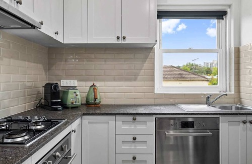 East Melbourne Apartment | East Melbourne Living | 1BR Near Parks & Cafes