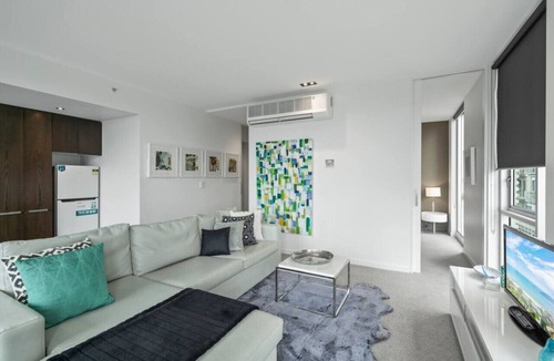 East Melbourne Apartment | East Melbourne retreat: 2 bed + car park