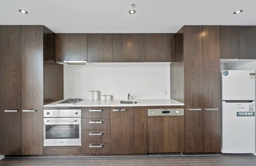 East Melbourne Apartment | East Melbourne retreat: 2 bed + car park