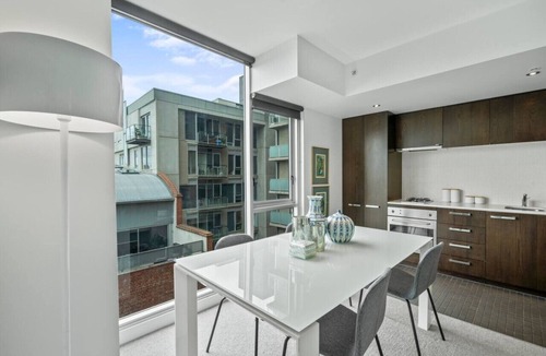 East Melbourne Apartment | East Melbourne retreat: 2 bed + car park