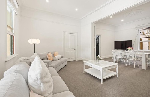 East Melbourne House | East Melbourne Terrace with 2 Free Parking - Close to MCG