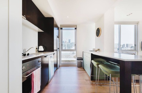 East Melbourne Apartment | Easy Eastside Urban Chic with a Rooftop Pool Oasis