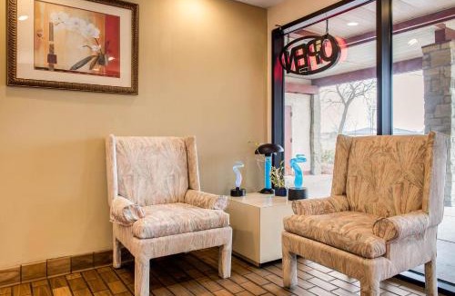 Holland Hotel | Econo Lodge Holland - Toledo