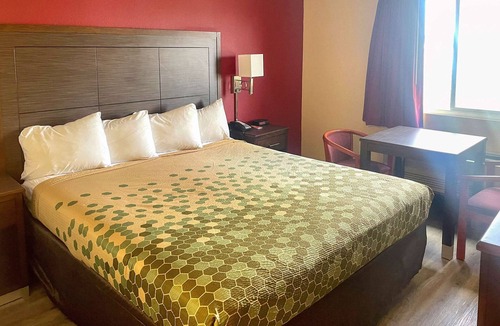 Corning Hotel | Econo Lodge Inn & Suites Corning Travel Center