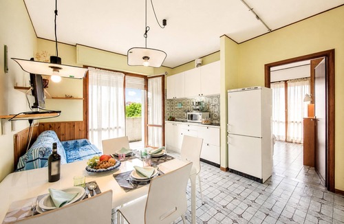 San Bartolomeo al Mare Apartment | Edera With Balcony Few Steps From Sea, San Bartolomeo al Mare, Italy